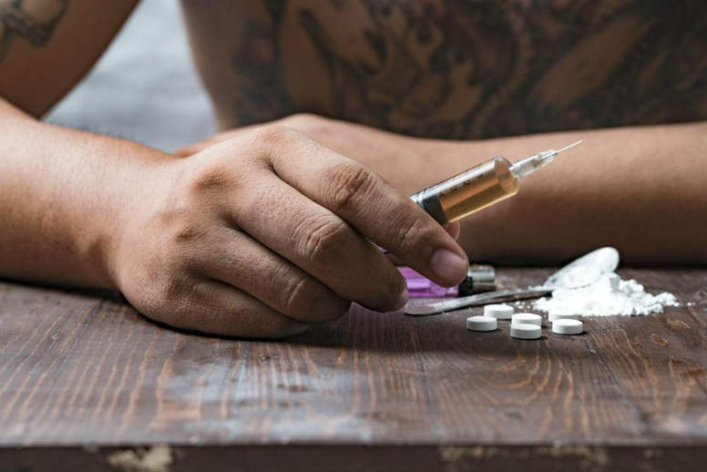 morphine addiction signs