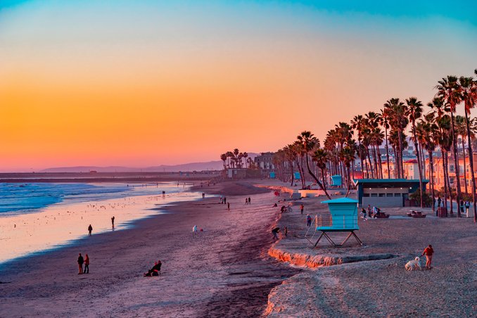 A gorgeous, colorful sunset in California shows the promise of alcohol and drug rehab centers in the State