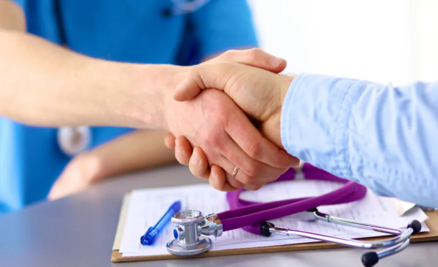 Admissions to Texas alcohol and drug rehab centers, as shown by doctor shaking hands with client