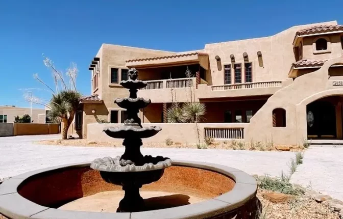 Exterior of Icarus Recovery Center in Albuquerque, New Mexico