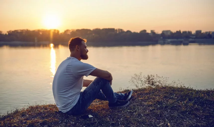 A man contemplates Step 4 AA after locating treatment with Find Addiction Rehabs